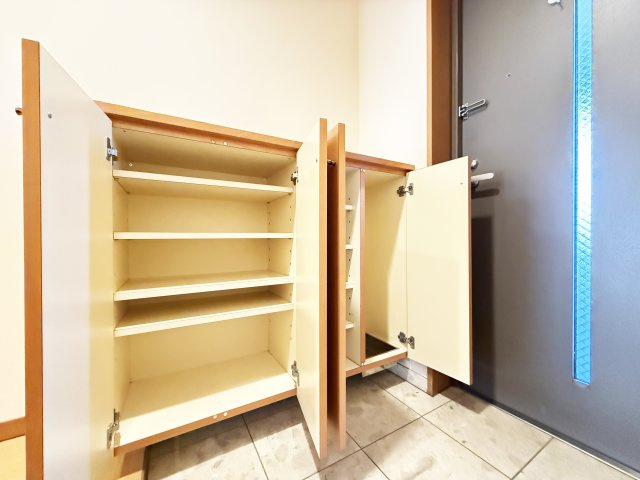 六泉寺ガーデンヒルズの玄関