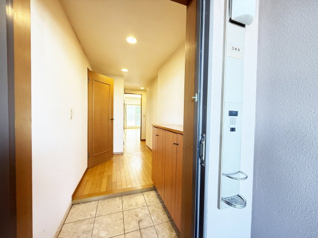 六泉寺ガーデンヒルズの玄関