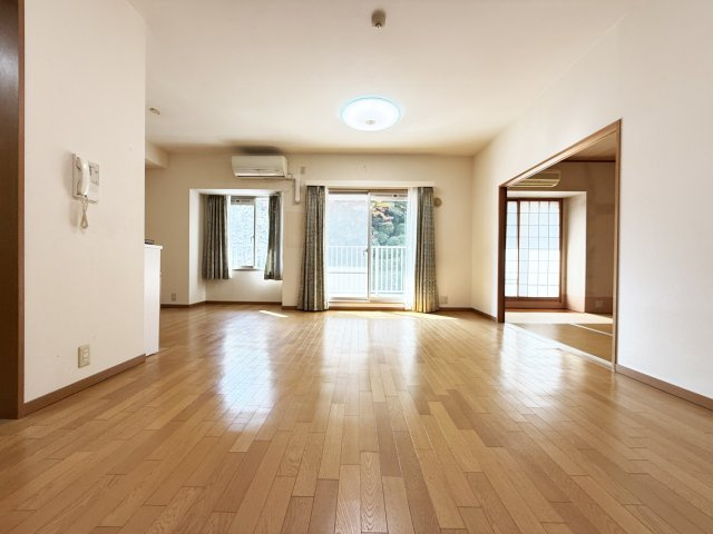 六泉寺ガーデンヒルズの居間・リビング