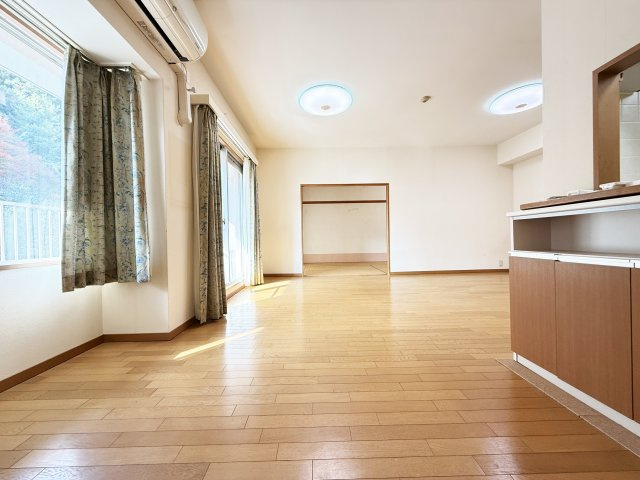 六泉寺ガーデンヒルズの居間・リビング