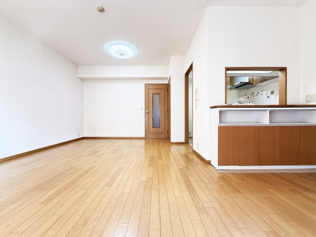 六泉寺ガーデンヒルズの居間・リビング