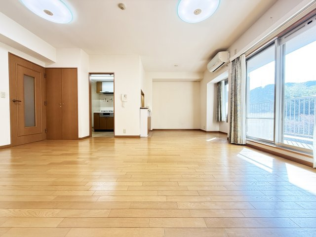 六泉寺ガーデンヒルズの居間・リビング