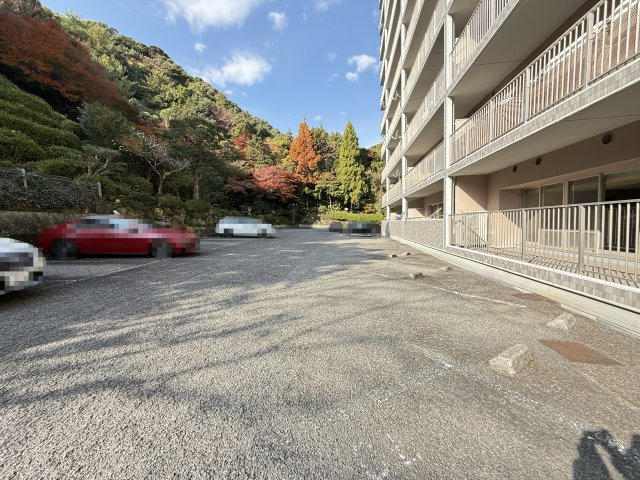 六泉寺ガーデンヒルズの駐車場