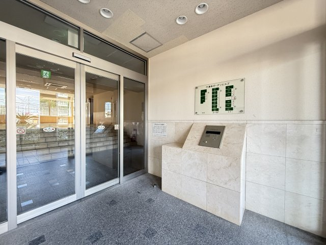 六泉寺ガーデンヒルズのエントランス