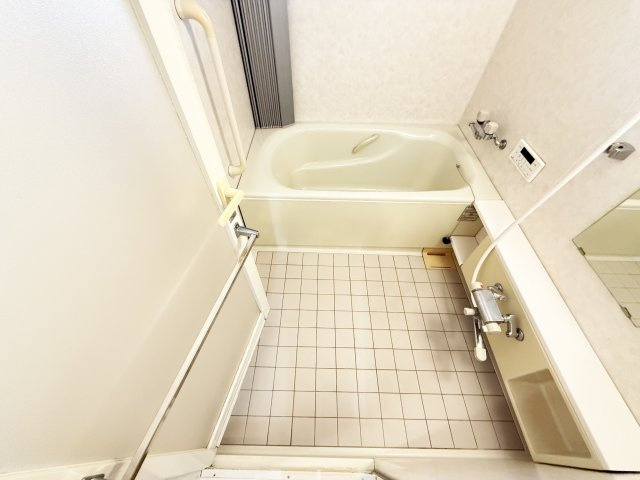 六泉寺ガーデンヒルズの浴室