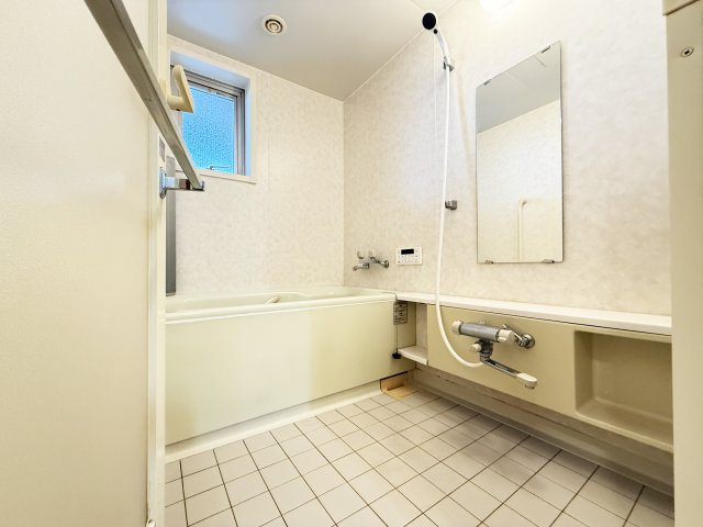 六泉寺ガーデンヒルズの浴室