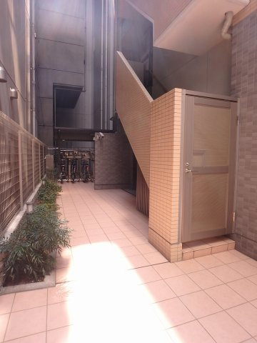 グリンヒル本郷元町のエントランス