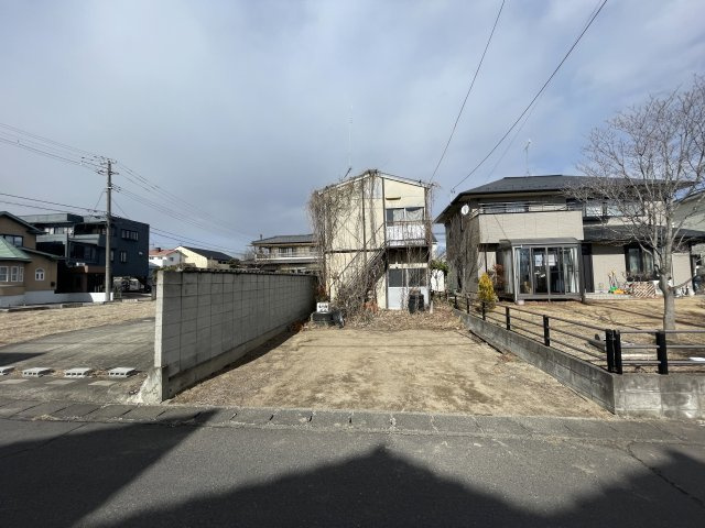 想定年間賃料　30万　想定利回り　15％　軽量鉄骨倉庫の外観