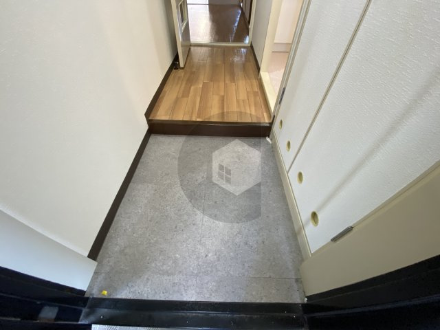 オリエントマンションの玄関