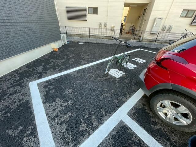 クラシア富沢の駐車場