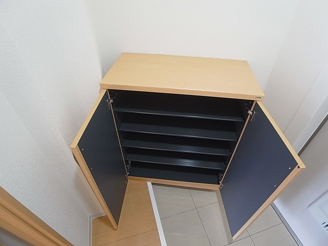 ラムール長田の玄関|玄関にはシューズＢＯＸも完備