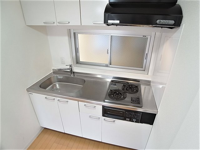 ラムール長田のキッチン|システム２口ガスキッチン導入