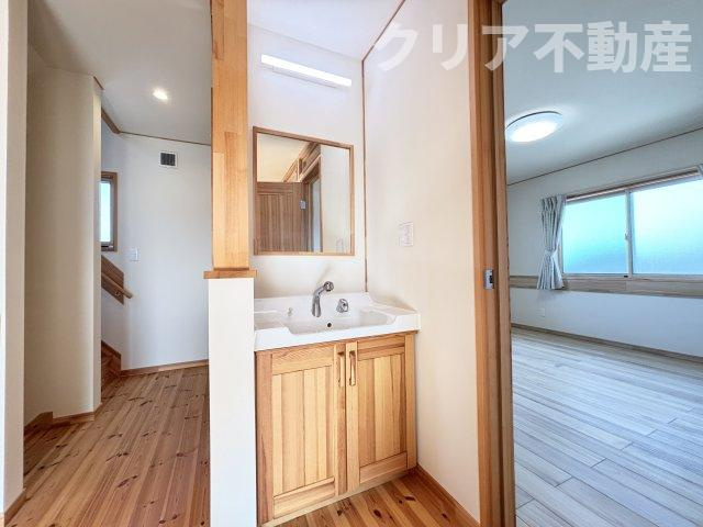 【洗面所】 | 藤岡市藤岡　元モデルルームの中古住宅