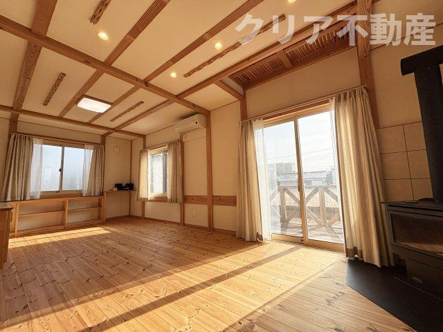 【居間・リビング】 | 藤岡市藤岡　元モデルルームの中古住宅