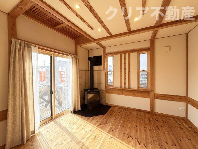 【居間・リビング】 | 藤岡市藤岡　元モデルルームの中古住宅