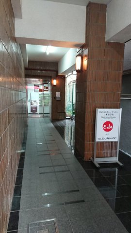 第四文成ビルのエントランス