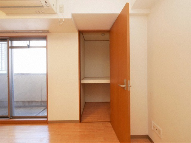 大阪市中央区難波千日前の賃貸マンションの収納