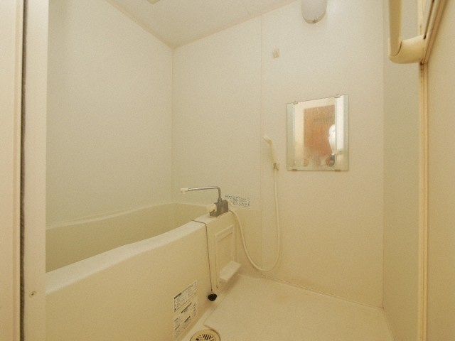 大阪市中央区難波千日前の賃貸マンションの浴室