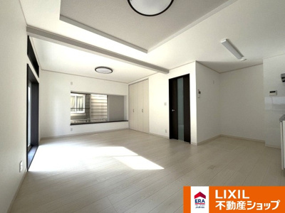 【居間・リビング】 | 久喜北１丁目中古戸建