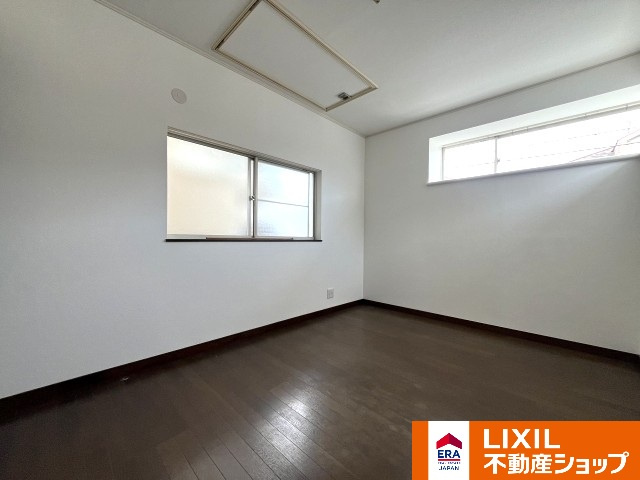 久喜北１丁目中古戸建の洋室|中2階洋室（1）