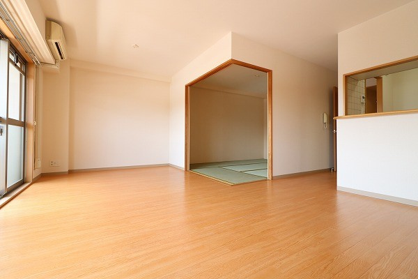 サニーソシア21の居間・リビング|広々15.3帖　南向き