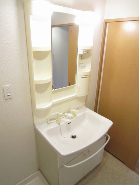 サニーソシア21の独立洗面台|シャワー付き独立洗面台