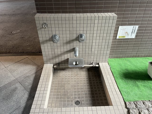 アルファステイツ清水町のその他共用部分|ペットフットシャワーはお散歩帰りに便利です