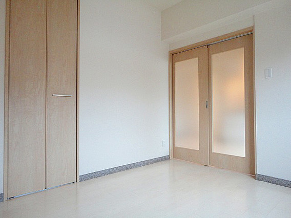 デルファーレ神戸三宮の洋室