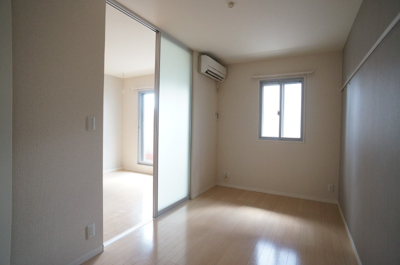 サニーシャレード・みねの設備|★5.4帖の寝室