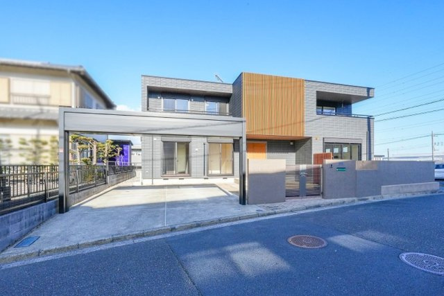 横浜市都筑区早渕3丁目 中古戸建て【仲介手数料無料】カースペース2台/ヘーベルハウス