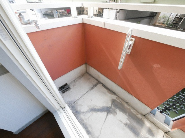 大阪市中央区材木町の賃貸マンションのバルコニー