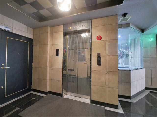 大阪市中央区材木町の賃貸マンションのエントランス