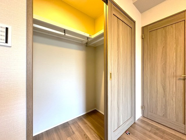 洋伸東大島マンションの収納|暮らしをすっきり整える豊富な収納スペースは、衣類から日用品まで余裕を持ってしまえ、いつも整った美しい住まいを保つことができます。快適な生活を支える頼もしい味方です。