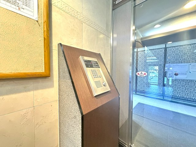 洋伸東大島マンションのその他共用部分|暮らしに安心をプラス。オートロック付きで不審者の侵入もシャットアウト。