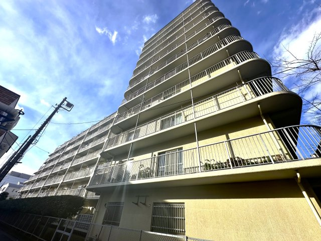 洋伸東大島マンションの外観|経年とともに深まる風格を感じさせる、上質な外観デザイン。