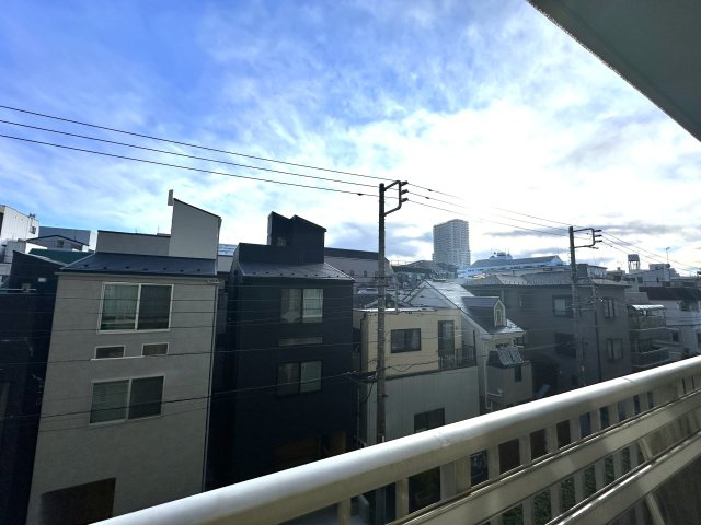 洋伸東大島マンションの展望|外の景色が、ただの風景ではなく“暮らしの一部”になる住まい。窓の向こうに広がる空や街並みが、毎日に彩りと深呼吸をくれる、そんな豊かさがここにはあります。