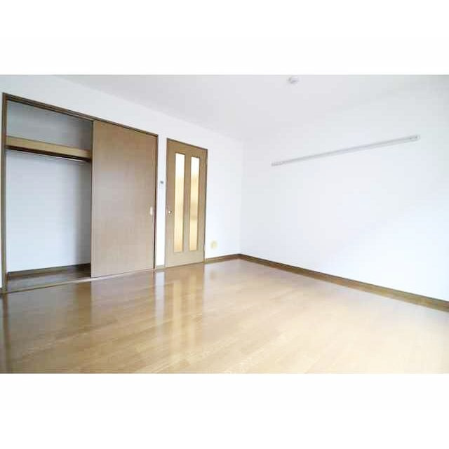 シャラ八景館ウエストの寝室|収納スペース付き洋室♪