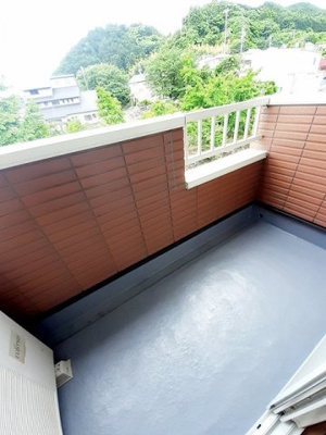 【バルコニー】 | ベル・アンジュ | 外からの目が気にならないバルコニーで洗濯物が干せます