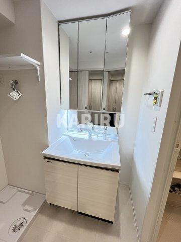 コンフォリア・リヴ京橋の洗面所