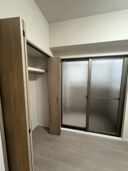 【洋室】 | ロワール春日原駅前2番館 | 4.5帖の洋室。2面がバルコニーに面した明るいお部屋です