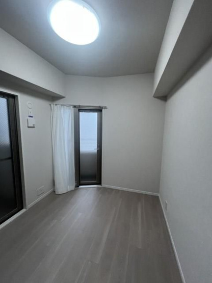 【洋室】 | ロワール春日原駅前2番館 | こちら側からはプライベートなバルコニーに出られるのでお好みの使い方ができますね