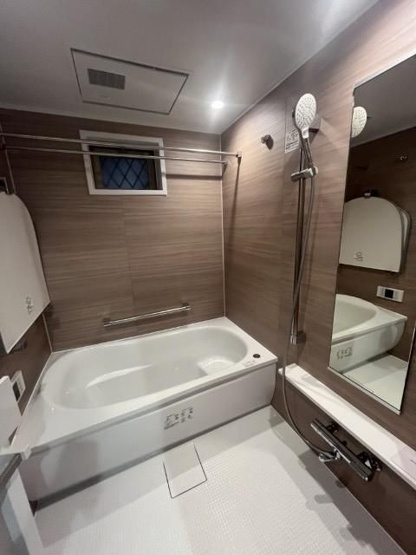 【浴室】 | ロワール春日原駅前2番館 | 雨の日でも洗濯に困らない浴室乾燥機、いつでも暖かいお風呂に入れる追い焚き機能付