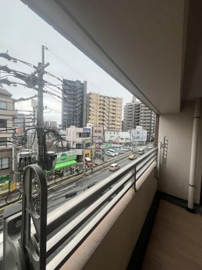 【展望】 | ロワール春日原駅前2番館 | バルコニー前面は道路になっているので遮る建物もなく、日当たりと眺望が確保されています