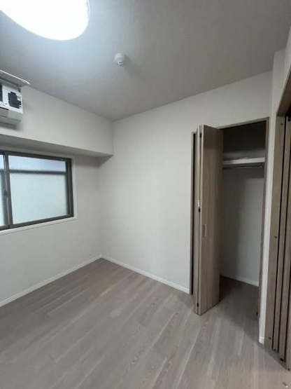 【洋室】 | ロワール春日原駅前2番館 | エアコン設置済みなので入居してすぐから快適に過ごしていただけます
