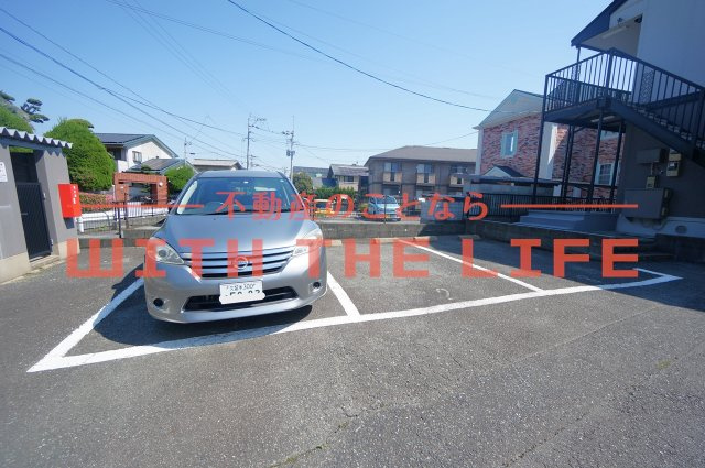 セジュールプロバンス【キャッシュバック対象】の駐車場|ゆったり過ごせるリビングです