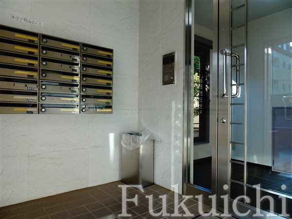 クレール八雲のエントランス