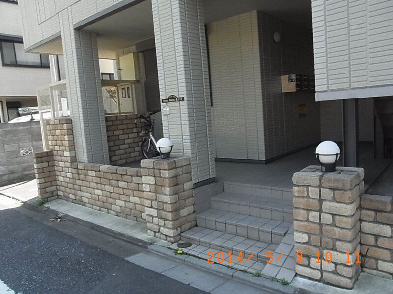 Ｎｅｕｅ　Ｂｕｒｇ東十条のエントランス