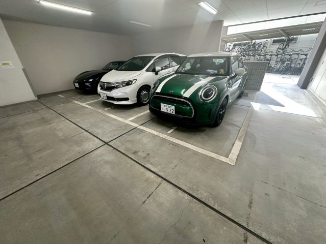 SERENiTE福島sceltoの駐車場