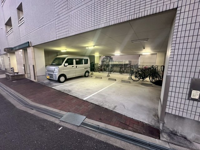 嵜本レジデンス福島の駐車場