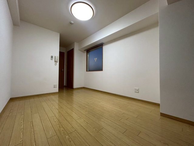 嵜本レジデンス福島の洋室